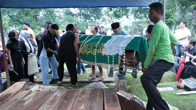 [Bintang] Pemakaman January Christy