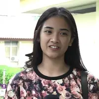 Nadya Arina berperan sebagai Rita di Sinetron Aku Jatuh Cinta dan pacaran dengan Eza Gionino (Wisnu). Banyak lakukan adegan romantis, Nadya izin ke pacar Eza dulu?