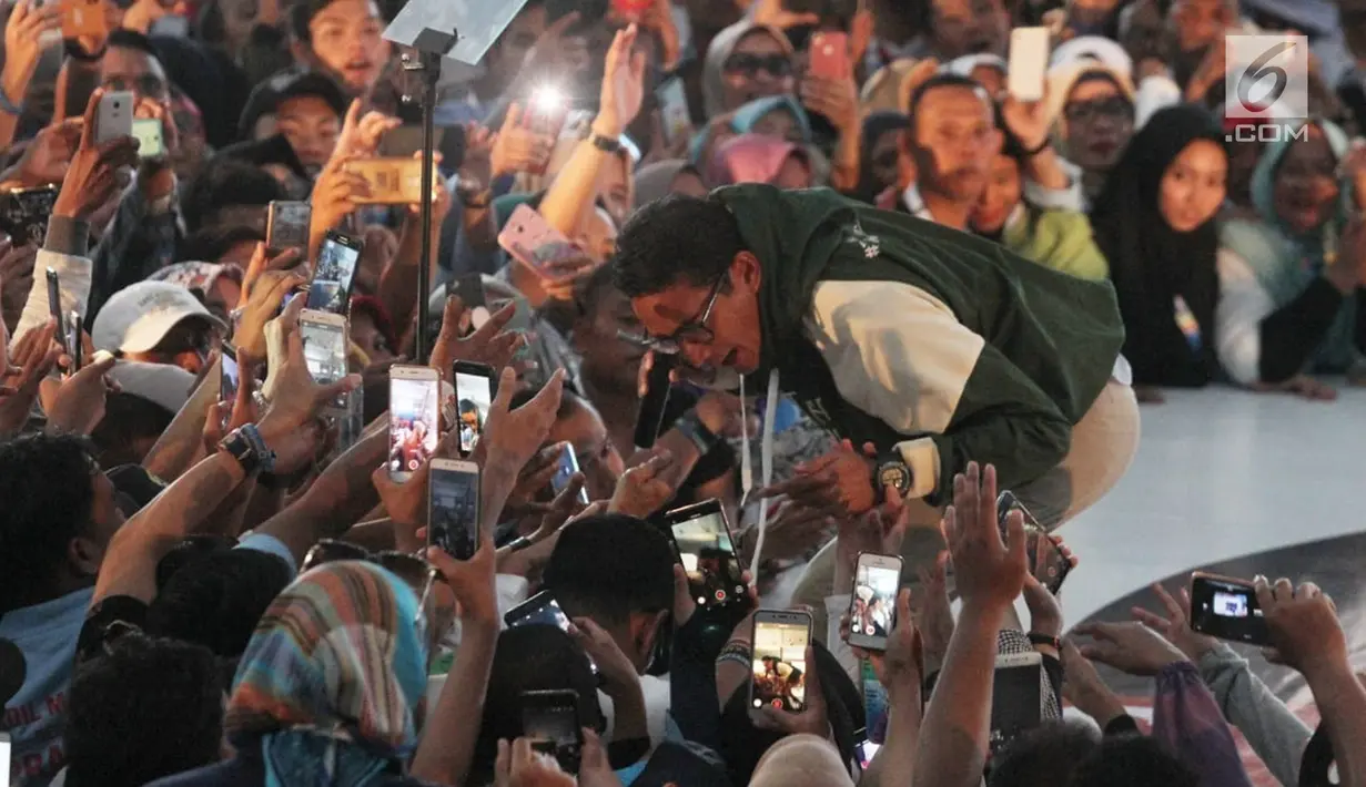 Pengusaha yang juga cawapres nomor urut 02 Sandiaga Uno saat mengisi Young Entrepreneur Summit (YES) 2019 yang digelar KAHMIPreneur di Medan, Sumatera Utara, Minggu (7/4). YES 2019 digelar di tujuh kota besar di Indonesia. (Liputan6.com/HO/Asra)