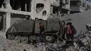 Gencatan senjata mulai berlaku setelah pemerintah Israel menyetujui tahap pertama kesepakatan gencatan senjata, dan pemulangan sandera yang diusulkan Presiden Amerika Serikat, Donald Trump pada Kamis (9/10/2025). (AP Photo/Jehad Alshrafi)