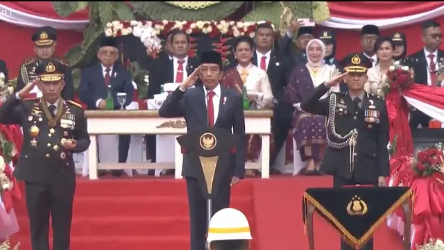 Presiden Joko Widodo (Jokowi) memberikan amanat saat Hari Ulang Tahun (HUT) ke-77 Bhayangkara di Stadion Gelora Bung Karno (GBK), selaku inspektur upacara. Melalui amanatnya, kepala negara mewanti besarnya kewenangan Polri harus dipergunakan dengan sebena