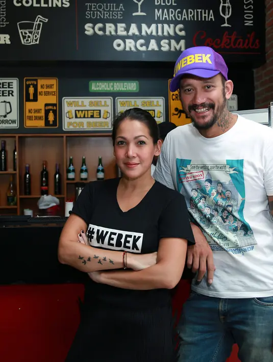 "Satgas Jakarta Selatan telah mengamankan dua orang atas nama TS dan MA, diamankan karena ada informasi memiliki barang bukti yakni psikotropika. Kami temukan 30 butir psikotropika yang hingga kini masih dilakukan tes," kata Iwan Kurniawan