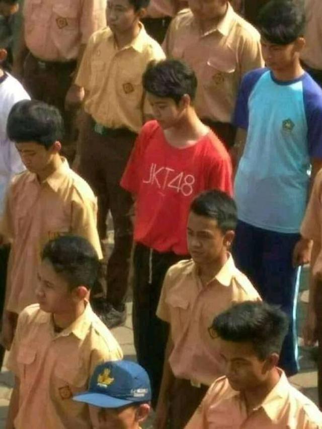 6 Momen Apes Murid Salah Pakai Seragam Saat Upacara, Harus Tahan Malu