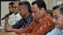 Direktur Program TKN Jokowi-Ma'ruf Aria Bima memberikan keterangan hasil rapat persiapan debat Capres keempat di kantor KPU, Jakarta, Senin (25/3). Hasil rapat tersebut memutuskan TV penyeleggara dalam debat keempat adalah EMTEK group dan Metro TV. (merdeka.com/Iqbal S Nugroho)