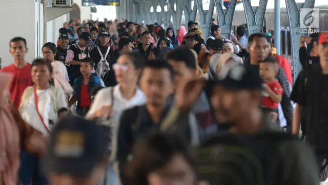 Arus Balik di Stasiun Pasar Senen