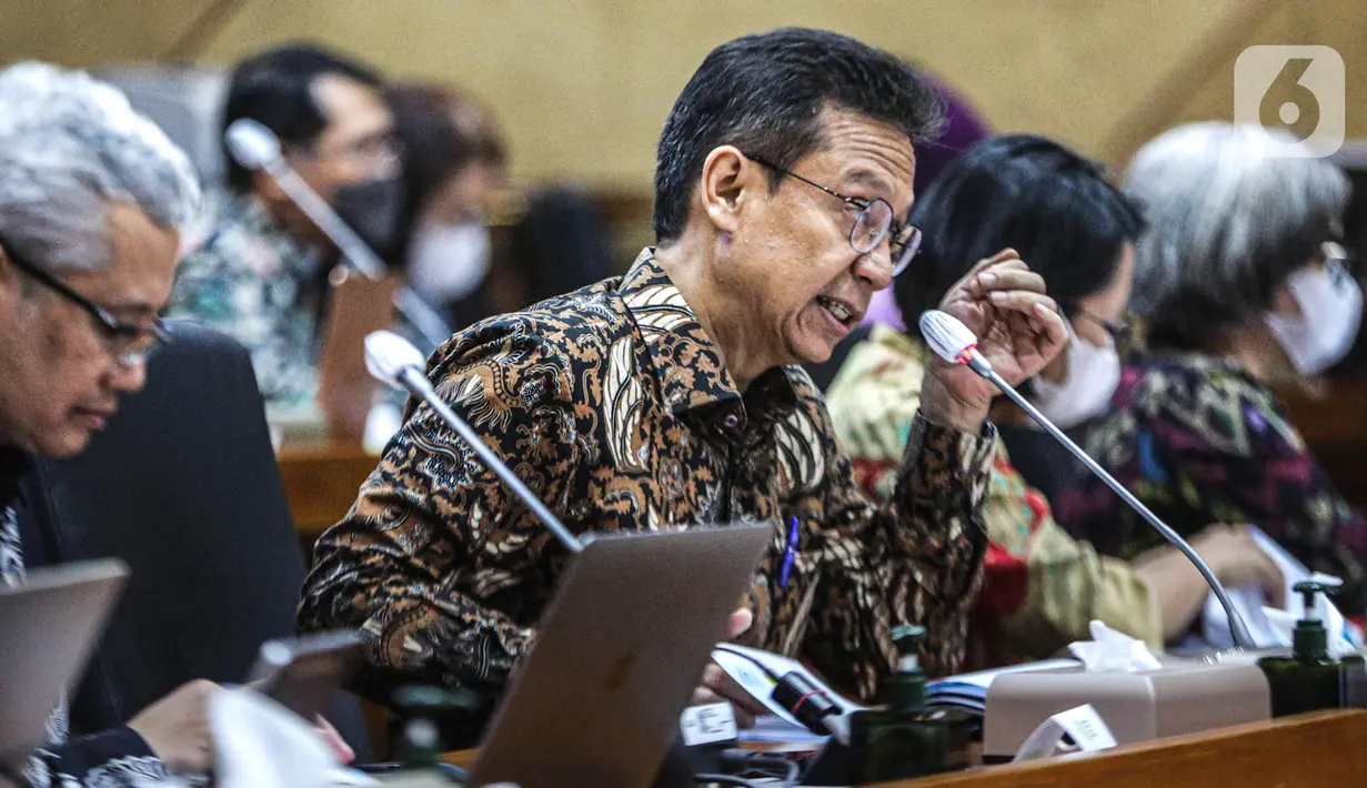 Menteri Kesehatan Budi Gunadi Sadikin mengikuti rapat kerja dengan Komisi IX DPR di kompleks Parlemen, Senayan, Jakarta, Selasa (28/3/2023). (Liputan6.com/Faizal Fanani)