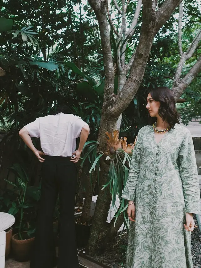 6 Potret Nadin Amizah Lebaran Bareng Vidi Aldiano-Sheila Dara, Kompak dan Kocak