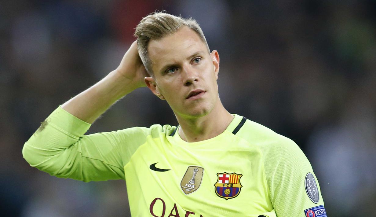 Ekspresi Kiper Barcelona, Marc-Andre ter Stegen usai laga melawan Borussia Moenchengladbach pada liga Champions di Borussia Park, Jerman (Kamis (29/9/2016) dini hari WIB. (AP/Michael Probst)