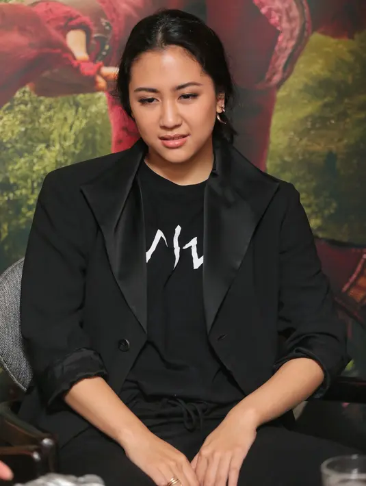 Belakangan ini, Sherina sudah lebih sering menekuni bidang musik, ketimbang dunia akting. Untuk itu, saat ditawarkan bermain di Wiro Sableng, ia mengaku sangat tertarik, namun khawatir tidak mampu. (Adrian Putra/Bintang.com)