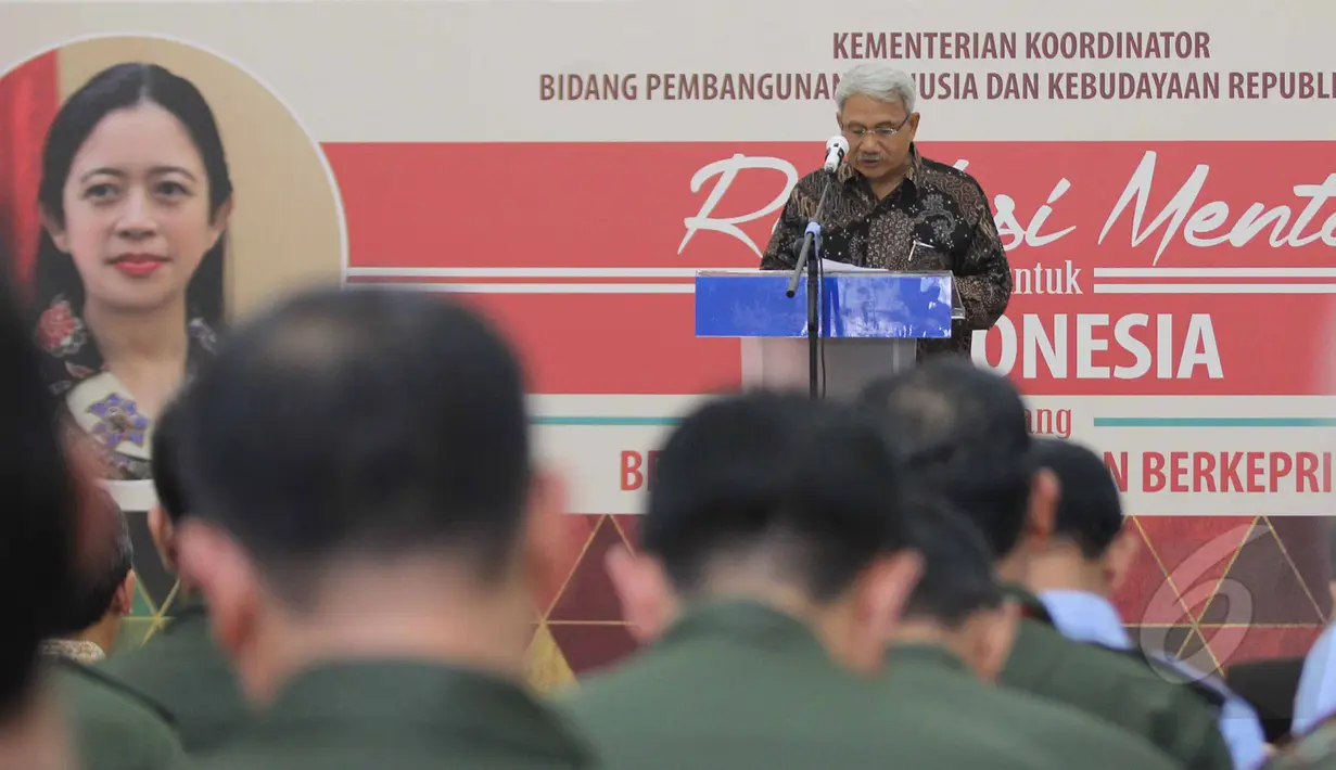 Ketua Yayasan Pendidikan Karakter Bangsa Astahanas memberikan pidato saat acara Diklat Revolusi Mental di Kantor Kemenko PMK, Jakarta, Kamis (30/4/2015). (Liputan6.com/Helmi Afandi)