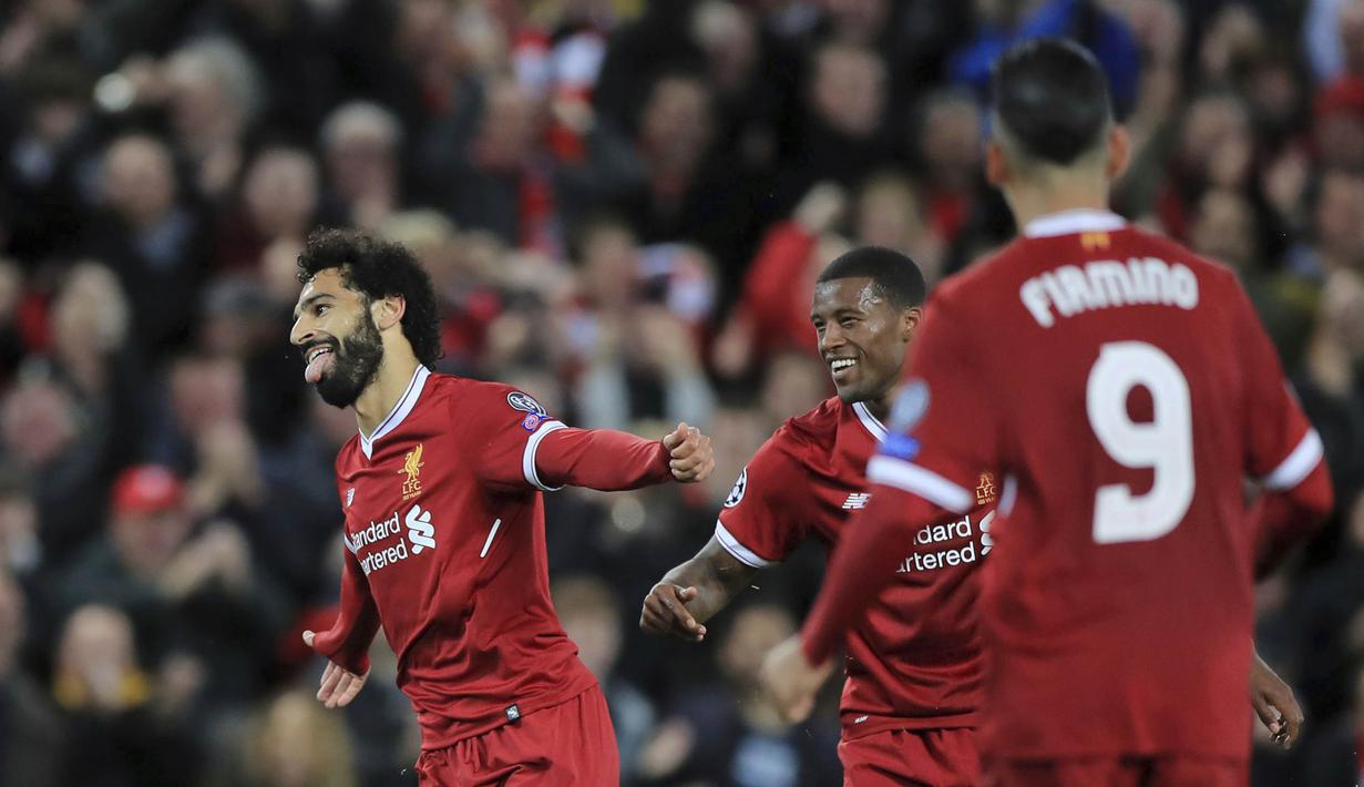 Striker Liverpool, Mohamed Salah, melakukan selebrasi usai mencetak gol ke gawang Sevilla pada laga Liga Champions di Stadion Anfield, Kamis (14/9/2017). Liverpool ditahan imbang 2-2 oleh Sevilla. (AP/Peter Byrne)