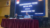 TNI dan KPK menggelar konferensi pers mengenai kasus korupsi di Basarnas. (Liputan6.com/ Muhammad Radityo Priyasmoro)