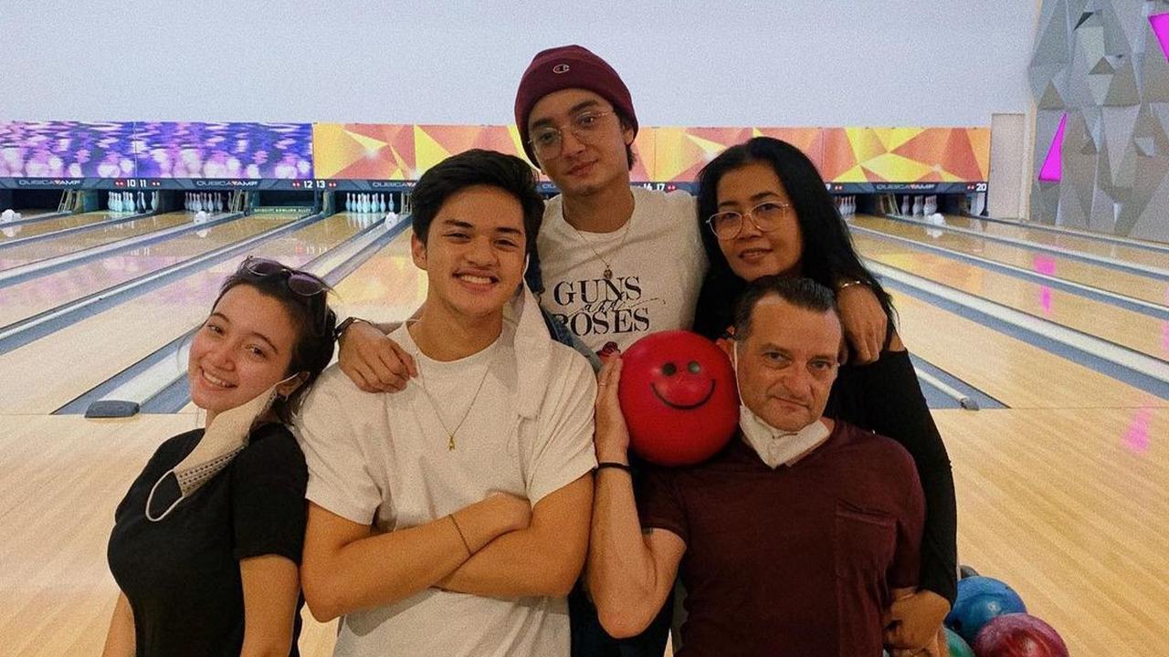 6 Momen Keluarga Megan Domani Main Bowling Bareng Jeremie Moeremans, Makin Dekat