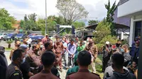 Puluhan Massa Pro Rizieq Shihab Seruduk Kantor Kejari Garut, Ada Apa ?