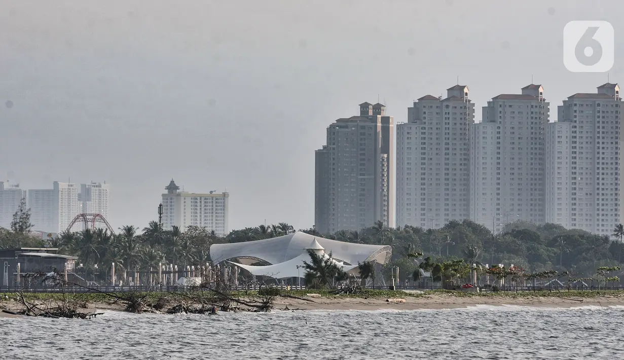 Suasana di lokasi proyek reklamasi perluasan kawasan wisata Ancol, Jakarta, Rabu (8/7/2020). Polemik Reklamasi Ancol terjadi setelah Gubernur Anies Baswedan menerbitkan Keputusan Gubernur Daerah Khusus Ibukota Jakarta Nomor 237 Tahun 2020 terkait izin pelaksanaan. (merdeka.com/Iqbal S. Nugroho)