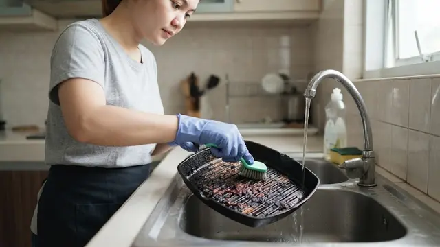 Cara Bersihkan Grill Pan