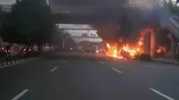 Bus Transjakarta kembali terbakar di Jalan MT Haryono, Cawang