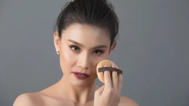 Supaya Tetap Flawless, Ini Tips Mengunci Makeup agar Awet Seharian - 4