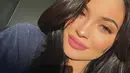 Berubah drastis, Kylie Jenner bikin para penggemar terkesima karena bentuk bibirnya. (instagram/kyliejenner)