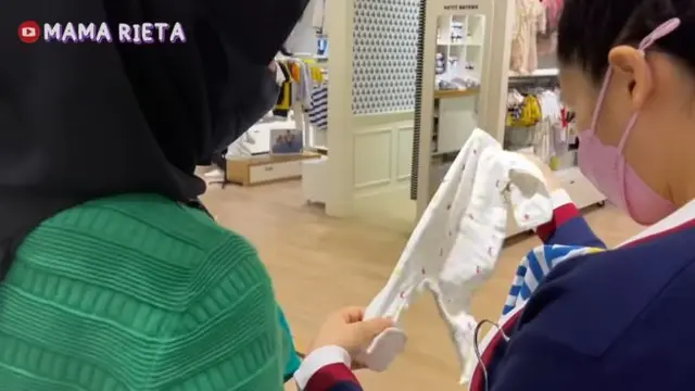 6 Momen Nagita Slavina Belanja Baju Bayi, Persiapan Untuk Anak Kedua