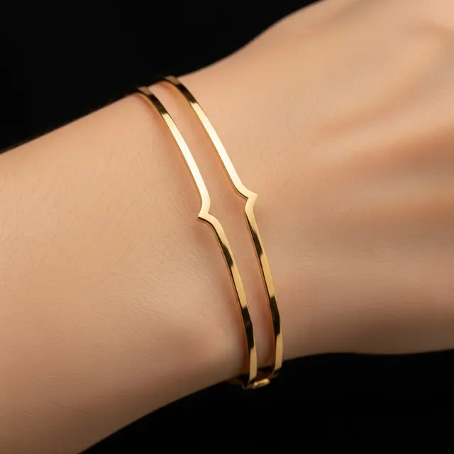 Model Gelang Emas Simpel Bangle Tipis Bernilai Tinggi (AI)