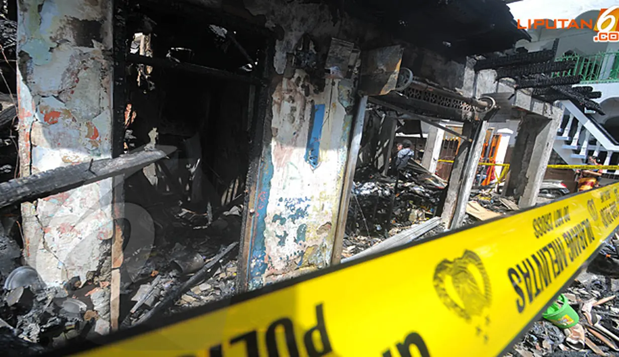 Beruntung, kebakaran berhasil dicegah meluas setelah 15 unit pemadam kebakaran dikerahkan untuk memadamkan api(Liputan6.com/Herman Zakharia)