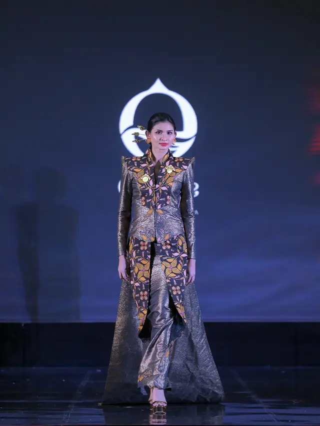 Elegansi Kebaya Kombinasi Batik Taliabu dari Olanye by Eko Tjandra, Terinspirasi dari Napoleon Bonaparte