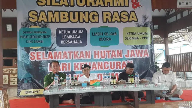 Pertemuan membahas KHDPK di Pendopo Sedulur Sikep Samin Desa Sambongrejo, Kecamatan Sambong, Kabupaten Blora. (Liputan6.com/Ahmad Adirin)