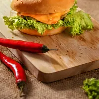 burger/copyright: pexels.com/rajesh tp