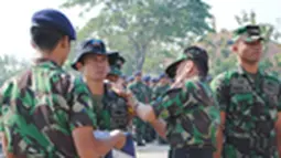 Satlinlamil Surabaya Laksanakan Sea Survival 2012