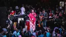 Musisi Tanah Air, Bonita tampil dalam acara musik amal bertajuk "Konser Kemanusiaan untuk Lombok" di kawasan Jakarta Selatan, Kamis (9/8). Sederet artis papan atas Indonesia menyumbangkan suara mereka. (Liputan6.com/Faizal Fanani)