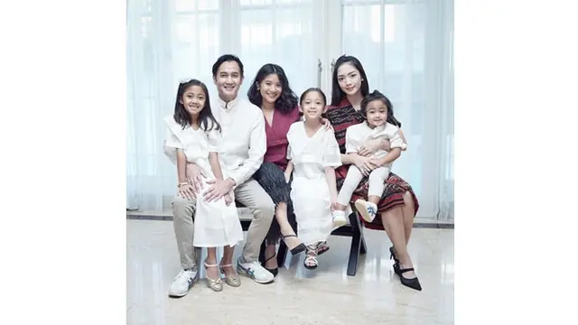 Diisukan Rumah Tangga Retak, Ini 6 Potret Mesra Ririn Dwi Ariyanti dan Aldi Bragi