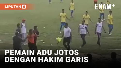 VIDEO: Hakim Garis Baku Hantam dengan Pemain di Pertandingan Sepak Bola di Maluku Utara