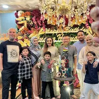 Potret Ahmad Dhani di ulang tahun Anang (Sumber: Instagram/@meisya__siregar)