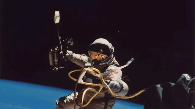 Wanita Pulangkan Astronot dari Luar Angkasa
