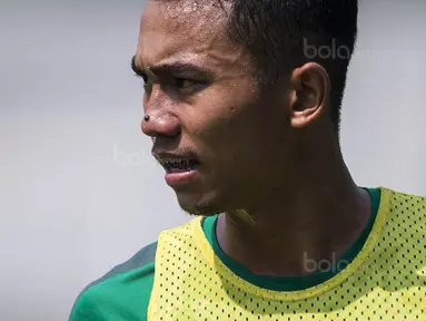 Bek Bali United, Ricky Fajrin, menempati posisi baru di Timnas Indonesia U-22 sebagai stopper. Hal tersebut terjadi karena cedera yang dialami oleh Bagas Adi Nugroho. (Bola.com/Vitalis Yogi Trisna)