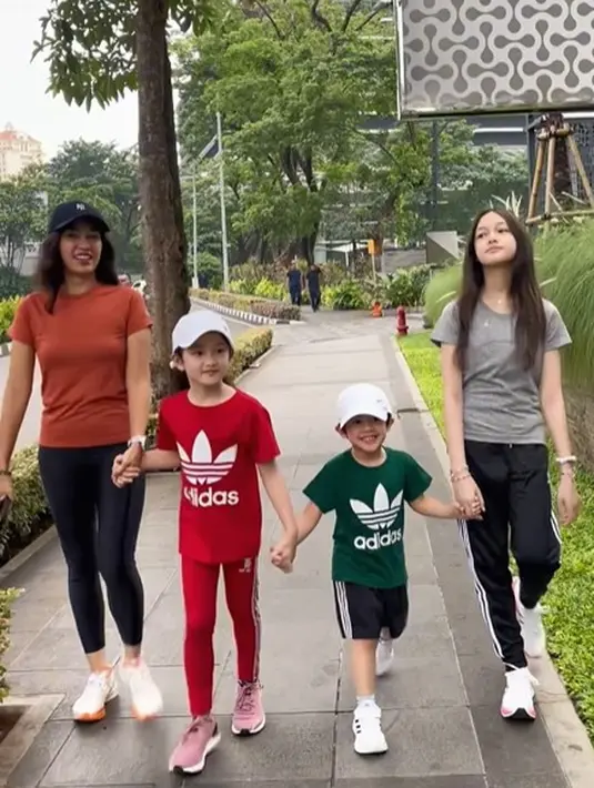 Ussy Sulistiawaty jogging [Instagram/ussypratama]