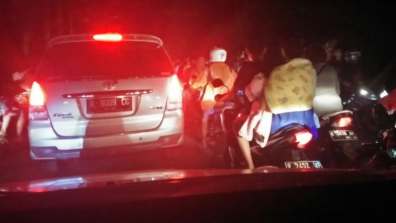 Ilustrasi - Gempa Magnitudo 6,9 pada Desember 2017 menyebabkan warga Cilacap panik dan mengungsi ke perbukian . (Foto: Liputan6.com/BPBD Cilacap/Muhamad Ridlo)