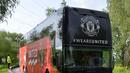 Bus milik Manchester United yang menggunakan Van Hool TDX27 Astromega. (Source: mirror.co.uk)