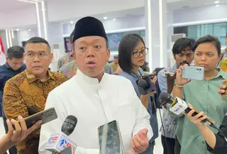 Menteri Agraria dan Tata Ruang/Kepala Badan Pertanahan Nasional (ATR/BPN) Nusron Wahid dalam konferensi pers di Kementerian ATR/BPN, Jakarta, Jumat (21/2/2025). (Tira/Liputan6.com)