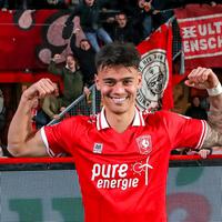 Tak Masuk Rencana FC Twente, Mees Hilgers Jadi Komoditas Panas di Bursa Transfer Musim Dingin