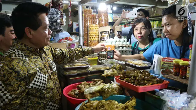 Belanja di Pasar Sayur Mayestik Bisa Bayar Nontunai