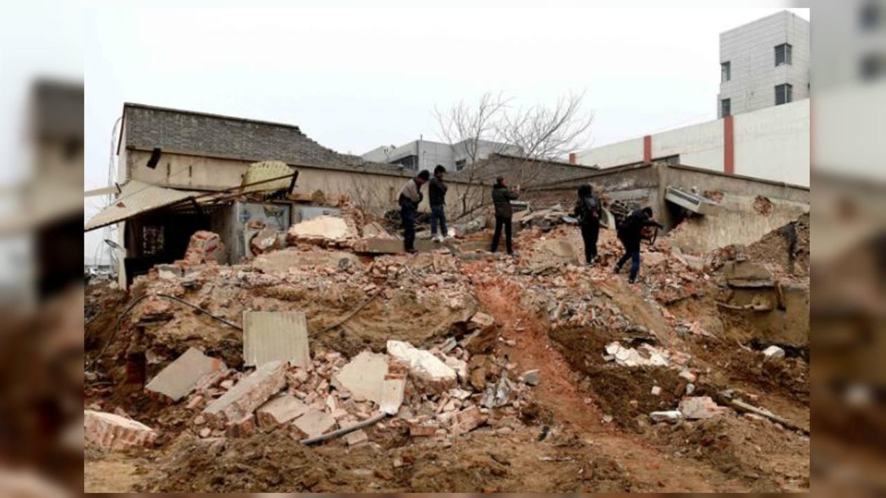 Dokter sedang Praktek, RS Dihancurkan-01