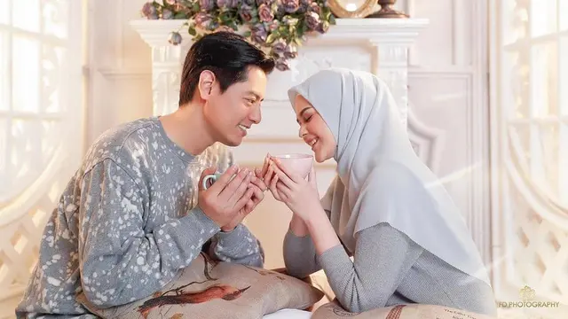 [Fimela] Roger Danuarta dan Cut Meyriska