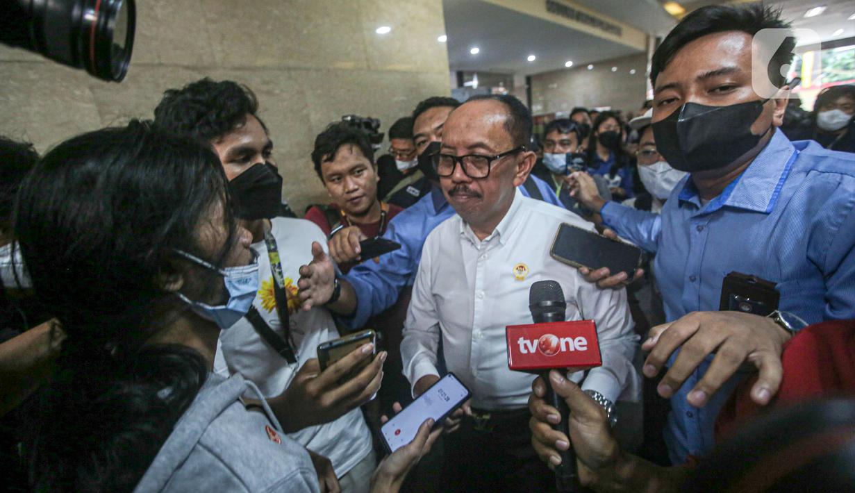 Wakil Ketua LPSK Achmadi usai menemui Bharada E di Gedung Bareskrim Mabes Polri, Jakarta, Selasa (9/8/2022). LPSK mendalami keterangan baru Bharada E setelah mengajukan permohonan justice collaborator. (Liputan6.com/Faizal Fanani)