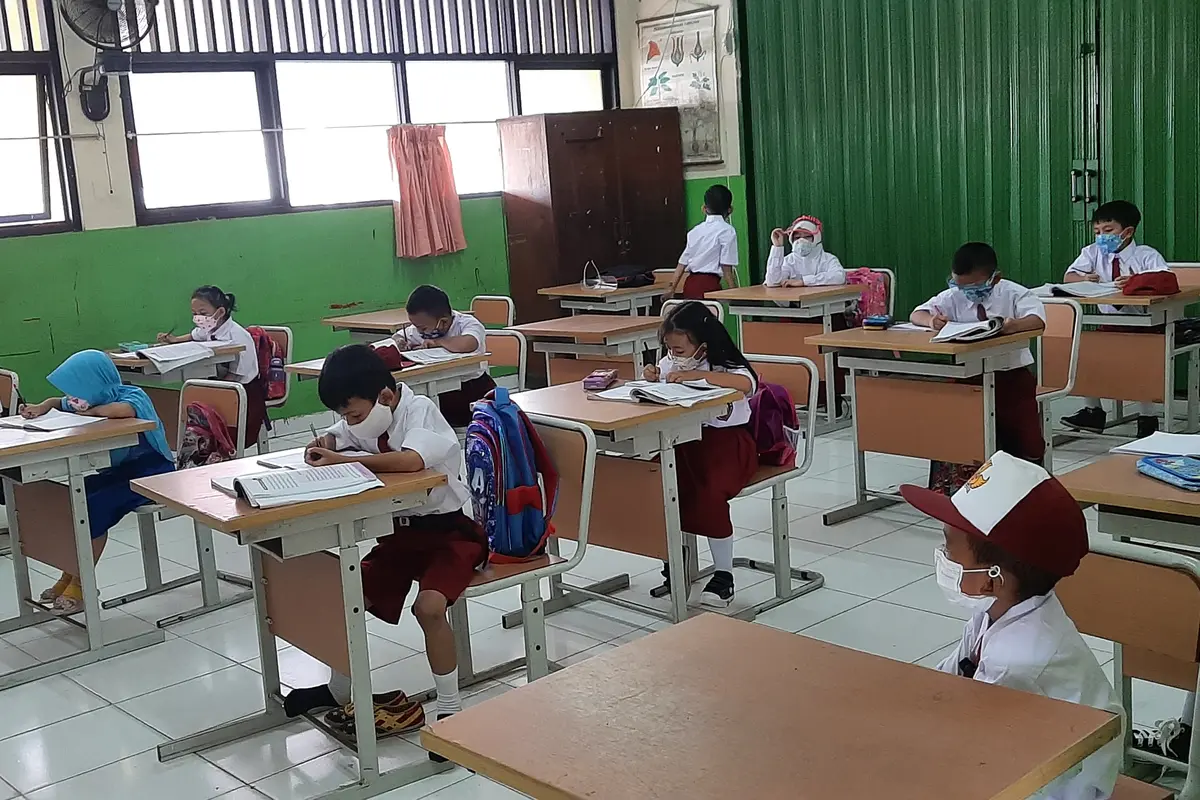 Pemerintah DKI Jakarta mulai menggelar PTM terbatas di semua jenjang sekolah pada Senin, 30 Agustus 2021.