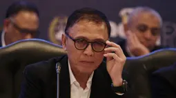 Ketua Umum PSSI, Mochamad Iriawan, memberikan keterangan usai KLB PSSI di Hotel Shangri-La, Jakarta, Minggu (2/11/2019). Iwan akan memimpin PSSI selama empat tahun, dari 2019 hingga 2023. (Bola.com/M Iqbal Ichsan)
