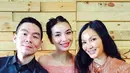 Manohara Odelia terlihat manis saat kenakan kebaya sabrina pink dipadu dengan rok cokelat [@manodelia]