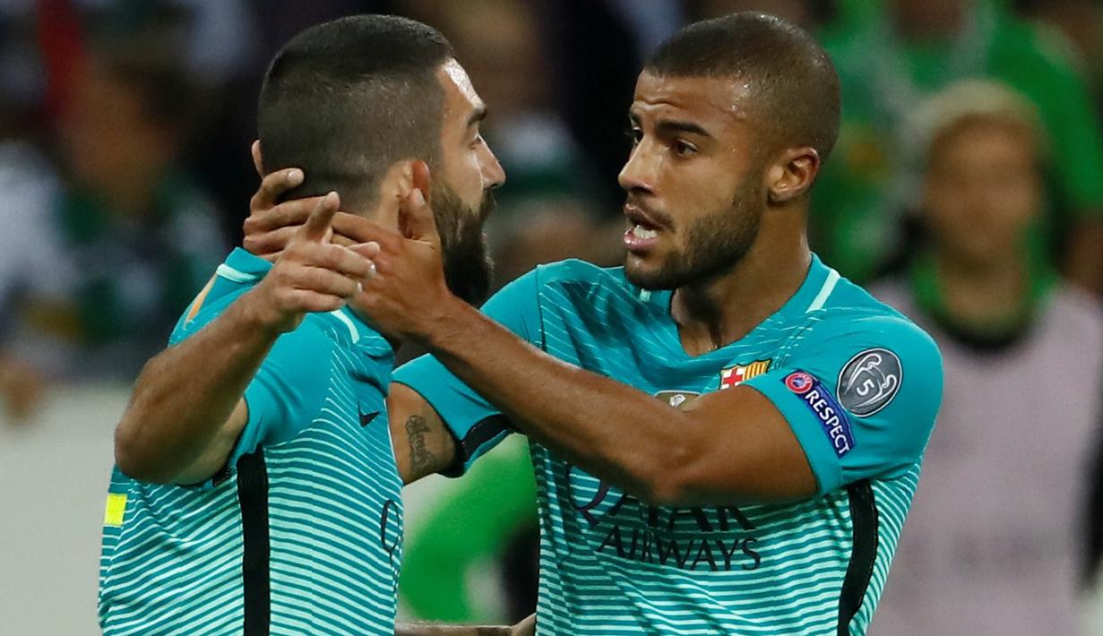 Ekspresi pemain Barcelona, Arda Turan (kiri), setelah mencetak gol ke gawang Borussia Monchengladbach pada laga kedua Grup C Liga Champions di Stadion im Borussia-Park, Kamis (29/9/2016) dini hari WIB. (AFP/Odd Andersen)