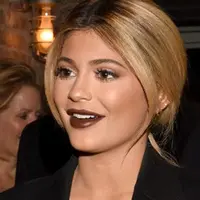 Sekarang ini Kylie Jenner tengah mengandung anak pertamanya bersama Travis Scott. Seperti wanita hamil lainnya, banyak larangan yang tidak boleh dilanggar Kylie demi kesehatan kandungannya saat ini. (AFP/Vivien Killilea)